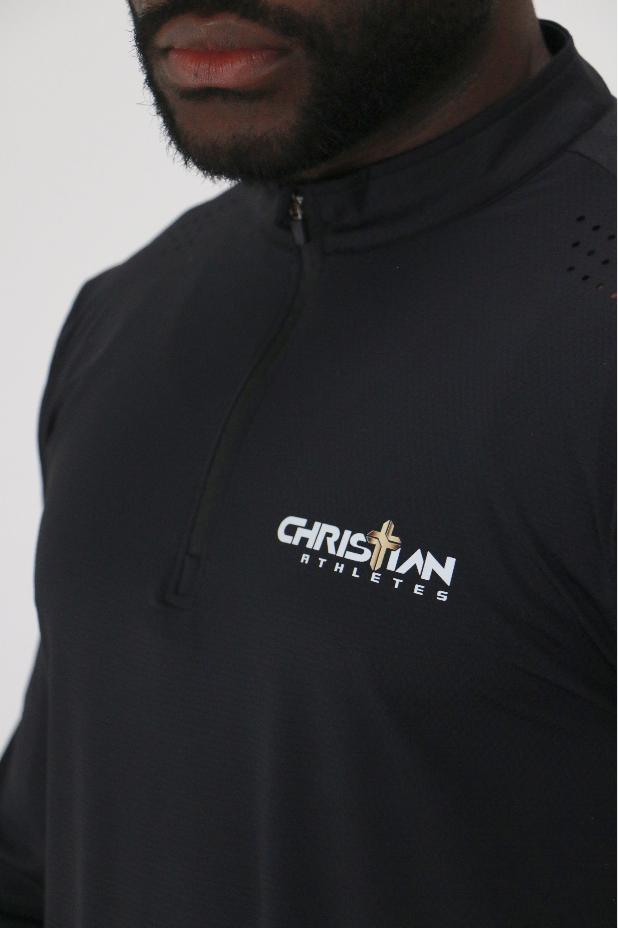 Image of Camisa de manga larga con cremallera 1/4 de rendimiento para hombre, color negro